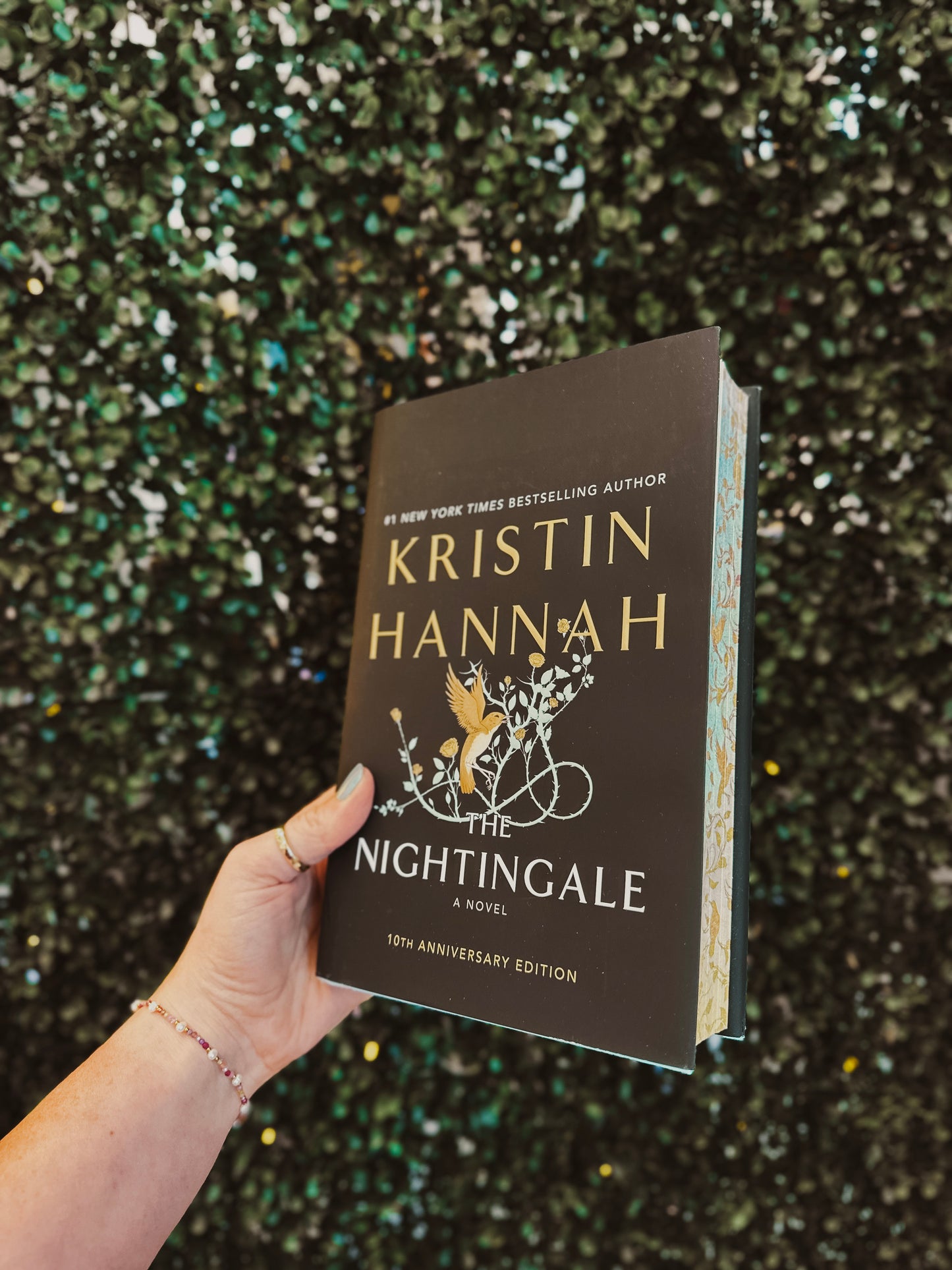 The Nightingale Deluxe Edition: A Novel