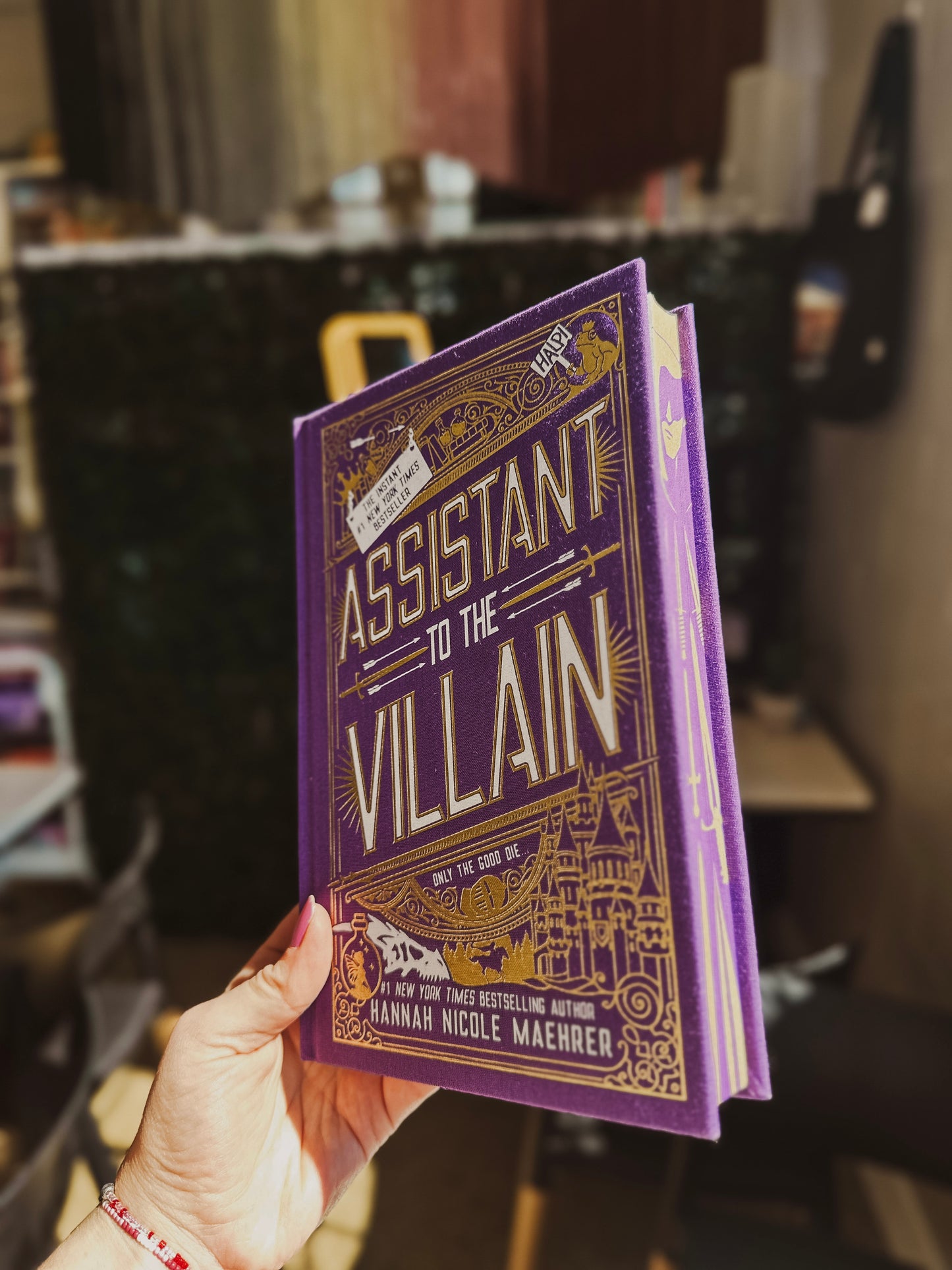 Assistant to the Villain (Special Edition Hardcover) (Assistant and the Villain, 1)