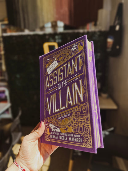 Assistant to the Villain (Special Edition Hardcover) (Assistant and the Villain, 1)
